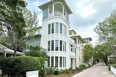 Image de Luxury Designer Seaside Home with Rooftop Views from Tower, + 2 Adult Bikes!