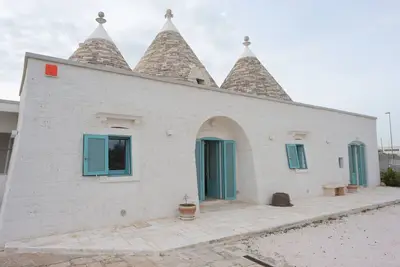 Image de Trulli en Pouilles avec Forêt Privée