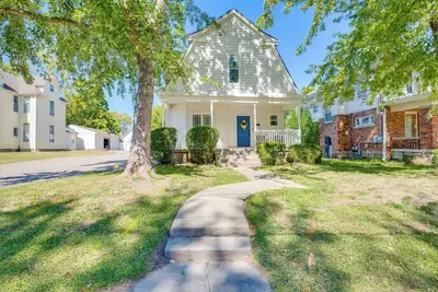 Image de Warrensburg Home, Close to Downtown!