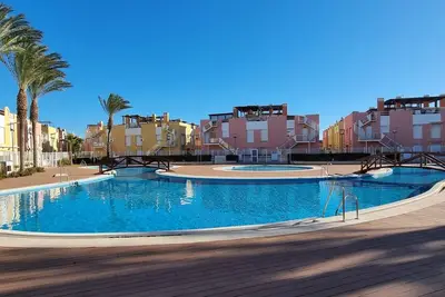 Image de Appartement Laguna Beach 2 chambres, terrasse ensoleillée, vue sur mer, Wifi