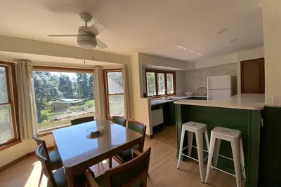 Image de Country Beach Hideaway -10 min to Narragansett/Newport and beautiful Ri beaches!