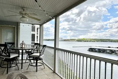 Image de Multi-Level Lakefront Condo with Main Channel Views