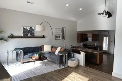 Image de Adorable Sunnyside One Bedroom Cottage
