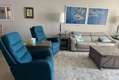Image de Large 3 Bedroom3 Bath beachfront condo. Beautiful Oceanview. Easy beach access