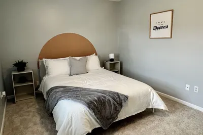 Image de Cozy & Quiet home- 10 minutes from downtown Charlotte