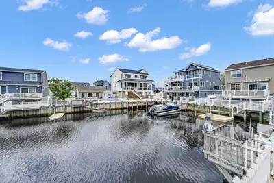 Image de Beach Haven West New Construction! 4 Br 4 Ba