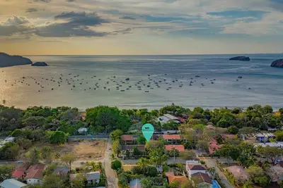 Image de Large Condo - 1-minute walk to beach - 2 Terraces