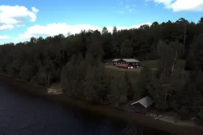 Image de Chalet rustique - directement sur Lac avec plage de sable