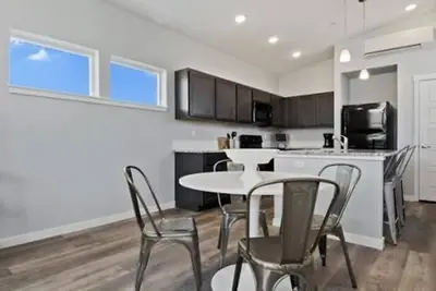 Image de 5739 Stylish 2Bd 2Ba Coffey Villa