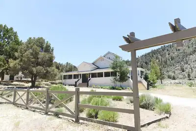 Image de Private Farmhouse located on 4 Acres adjacent to National Forest