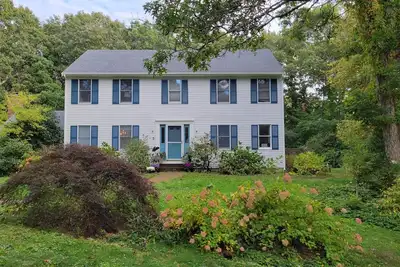 Image de 5 Cardinal Rd - Spacious 4br Retreat: Hot Tub, Firepit, Pet-Friendly, Sleeps 10