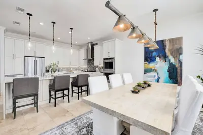 Image de Private Beach - Beach View - Gated Community with Pool & Hot Tub