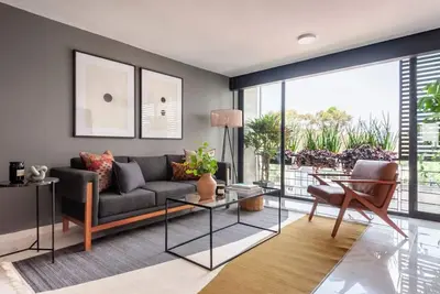Image de Bright and stylish apartment with balcony
