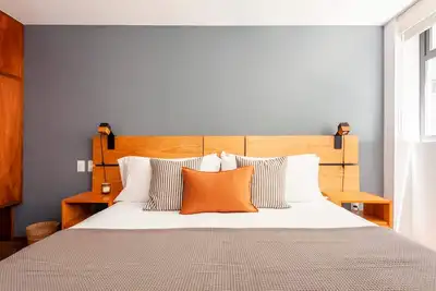 Image de Modern, Design Apartment with amazing Street Views