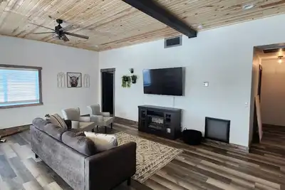 Image de A Farmhouse style lodge, Centrally Located & Family Friendly Unit!