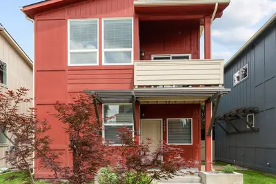 Image de 5793. Two Bedroom and 2 Bathroom, centrally located.