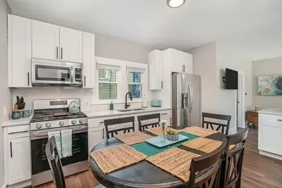 Image de Great Lakes Getaway-Lower Unit - Near Outlet Mall