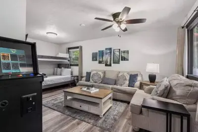 Whispering Pines-Cabin near Sdc