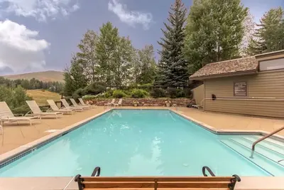 Image de Bluff Condo + Free guest passes to Elkhorn Resort amenities included!