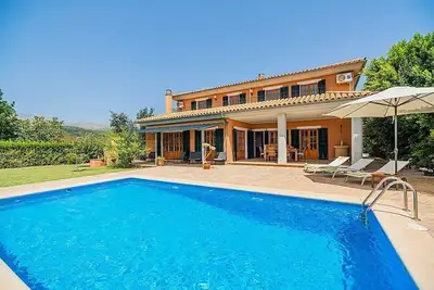 Image de Stylish & Spacious Country House, A\/C, Private Pool, Large Gardens, Idyllic Location near Sa Pobla!