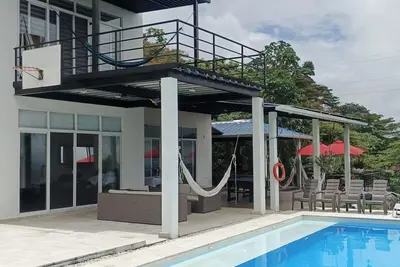 Image de Beautiful country house with viewpoint to the Eastern plain. Well-being and disconnection
