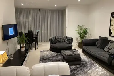 Comfortable Apartment with Riverside View Newly Redecorated