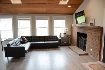 Image de Riverfront House + 2 Acre Land + Wallace River + Private Creek