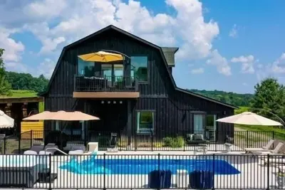 Image de Lakeside Villa with Pool and Hot Tub and Vineyard