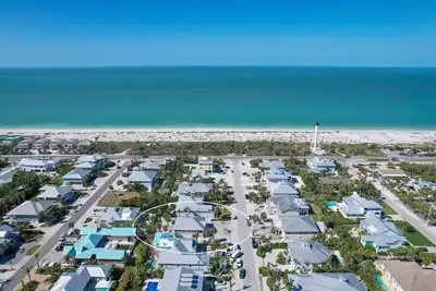 Image de Welcome to Onshore Breeze! This 4 bedroom 2 bathroom home sits in the perfect location!