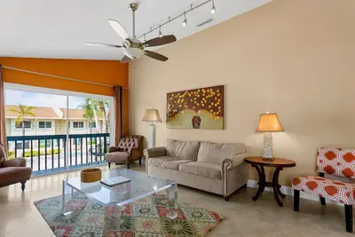 Image de Gulf side, spacious 1 bedroom, 1 bath, 200 steps to Crescent Beach