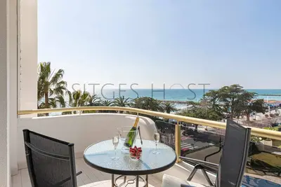 Sitges Arena - Two pools by the beach