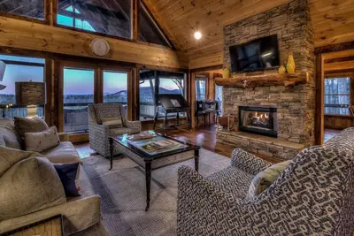 Image de The Silver Fox - Modern Chic Decor | Hot Tub | Aska Adventure Area