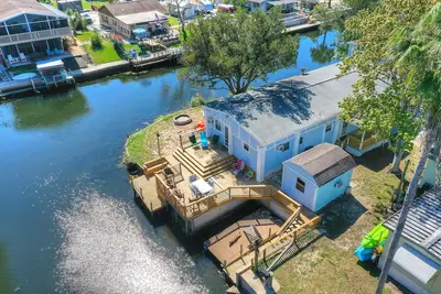 Image de 4 Bedroom Farmhouse On The River 2