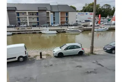 Image de Sur le port d' Isigny sur mer. A 2 pas du centre