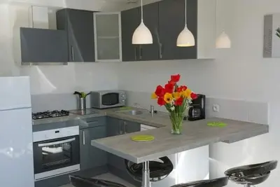 Image de Appartement T3 en Centre-Ville de La Roche-Posay avec Terrasse, Piscine et Parking