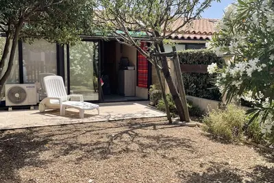 Image de Pavillon Climatisé 2p avec Grande Terrasse à 1500m de la Plage, Jusqu'à 4 Pers