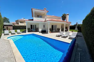 Image de Villa familiale avec piscine privée chauffée, proche de superbes plages