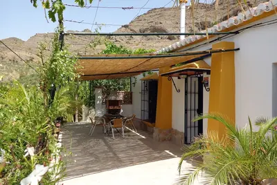 Image de Magnifique maison de campagne, entièrement restaurée, entourée de la nature.