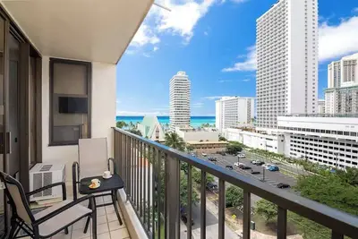 Image de Corner condo w/ ocean views & lanai