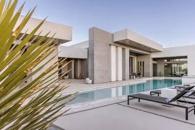 Image de Vanguard by Fieldtrip | 5 Bd Private Luxury with Infinity Pool & Game Room
