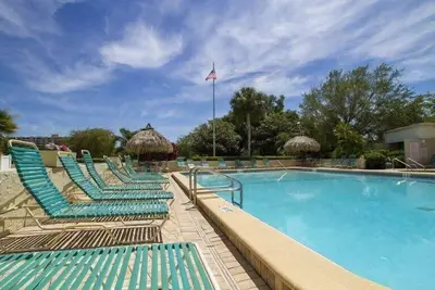 2b/2b 90d rental, golf course + htd pool + hot tub