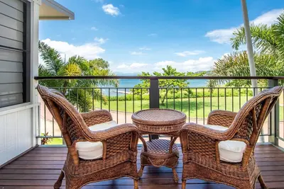Image de Magnetic Docks Townhouse 5, Beachfront townhouse with magnificent views