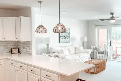 Image de Sand Buckets Unit B, Ocean View Beach Townhouse