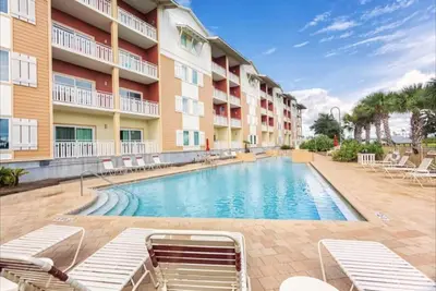 Image de Waterside Unit 107 Poolside Condo