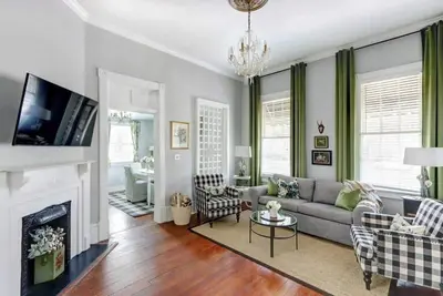 Image de The Cottage @ Trustees' Garden | Walk To River!