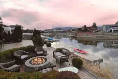 Image de Executive Water Front Property! Seadoos Included with house rental! !