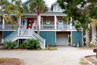 Image de Dune Eden-Executive oceanfront retreat steps from the sand!
