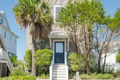Image de Welcome to one of Bhi's iconic towers in prestigious Harbour Village