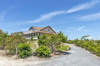 Image de Looking for the Best of Bald Head? Look no further than Two Views.
