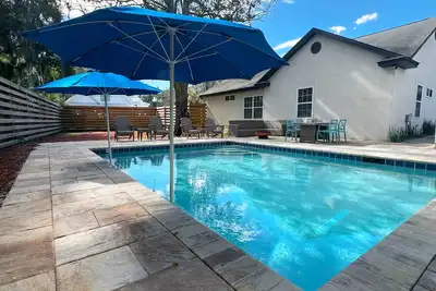 Image de St. Simons • Heated Pool • 2 King Ensuites • Walk to Beach & Village